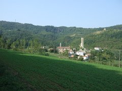 im Piemont gibt es viele solche Ortschaften mit Burgruine