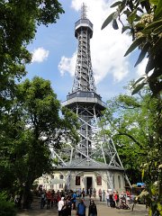 Prag: Der Aussichtsturm auf dem Petřín