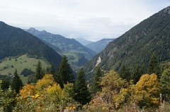 Abfahrt in das Tal des Doron