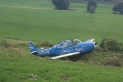 Plötzlich lag da ein Flugzeugwrack auf der Wiese